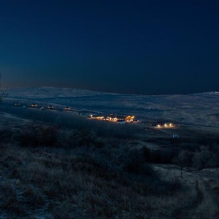 Отель Ferma Dacilor Tohani Экстерьер фото